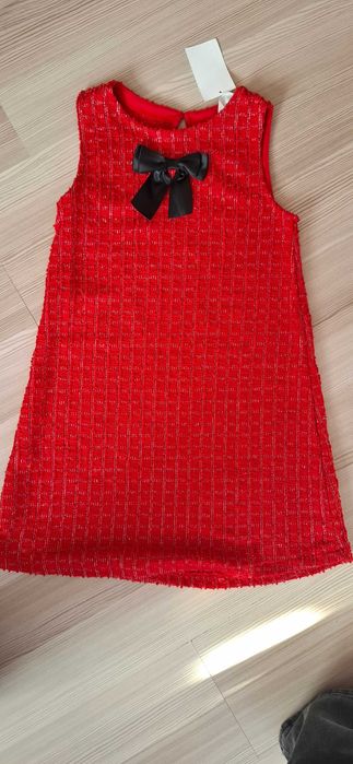 Продавам прекрасна нова рокля на HM в размер 122-128