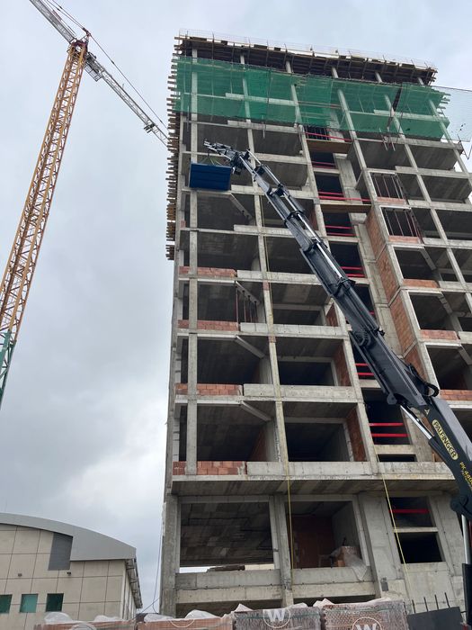 Транспортни услуги с камион и кран за София и страната