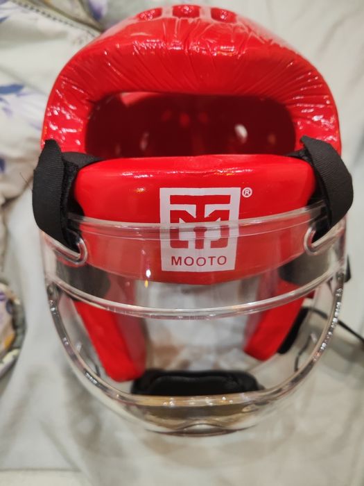 Шлем и перчатки для тэквондо