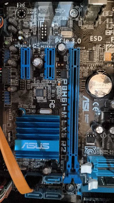 Продам компьютер игровой с монитором core i5 2.5 3.3 /GTX960 2gb