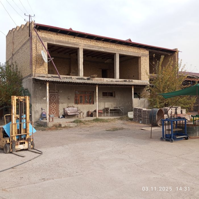 Бука шахриши центррида жой сотилади.