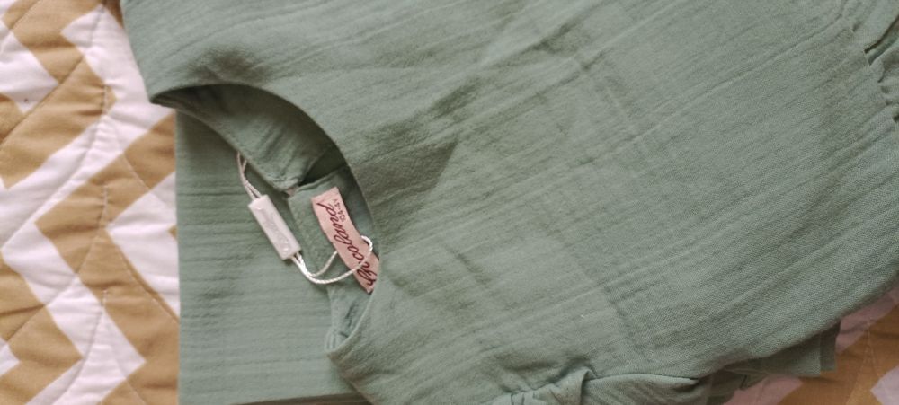 Костюм брючный новый, муслин размер 104