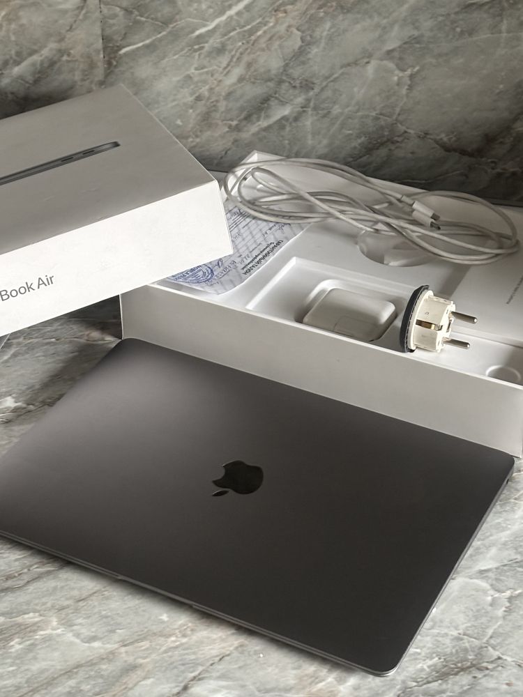 MacBook Air 13” (M1, 2020) в отличном состоянии