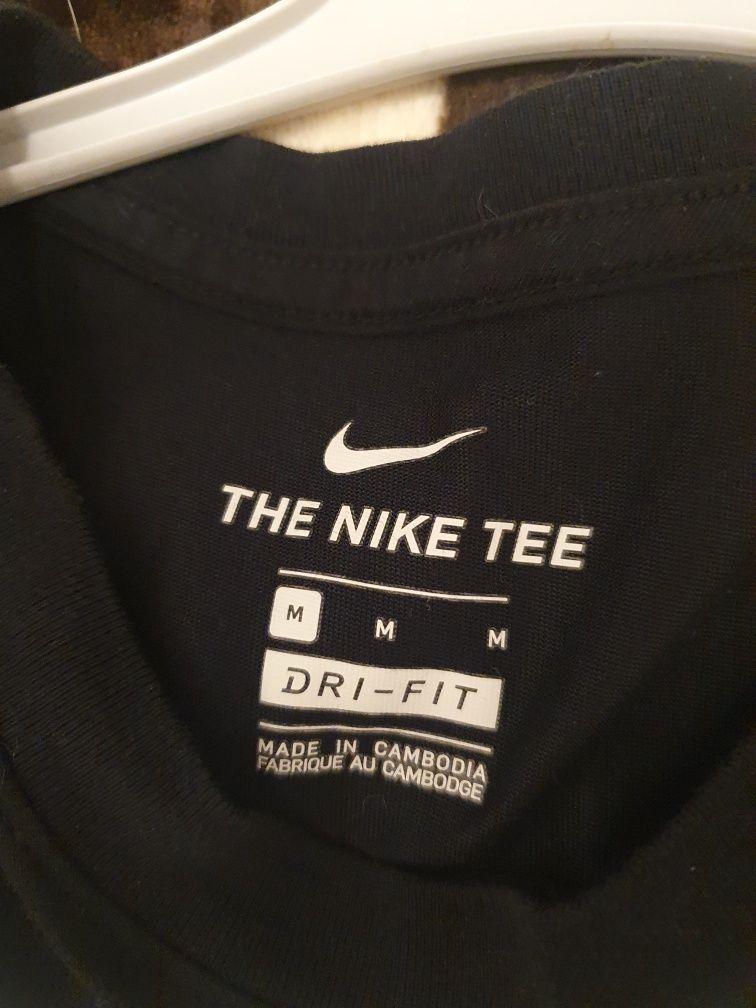 Tricouri HUF si Nike