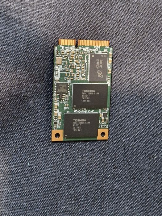 SSD 256 G pentru laptop.  Fara informații suplimentare.