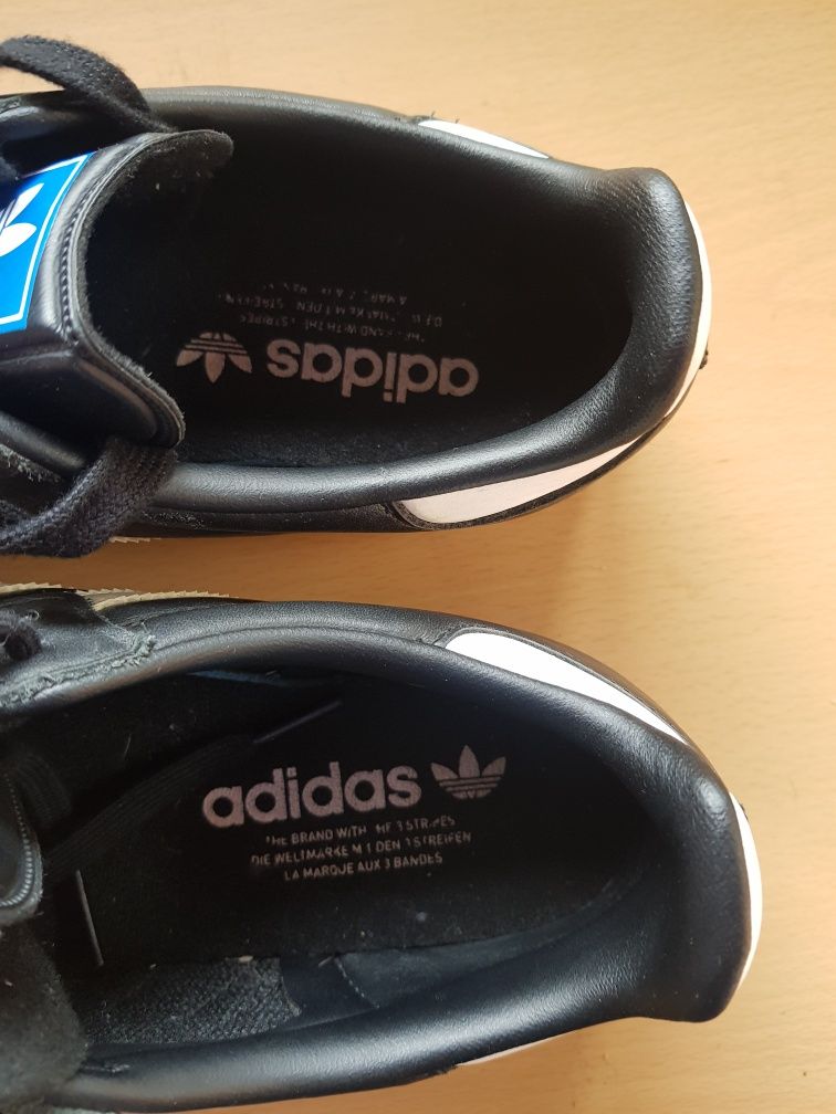 Vand adidași marca Adidas