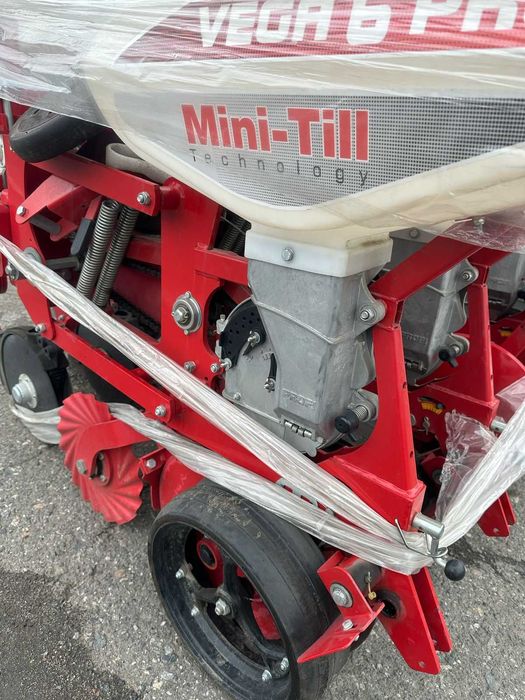 Вега 6 Профи пневматическая сеялка в наличии и продаже