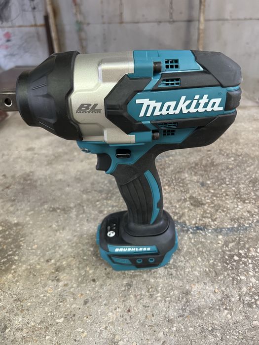 Vand corp impact Makita DTW 1001 cu patrat de 3/4