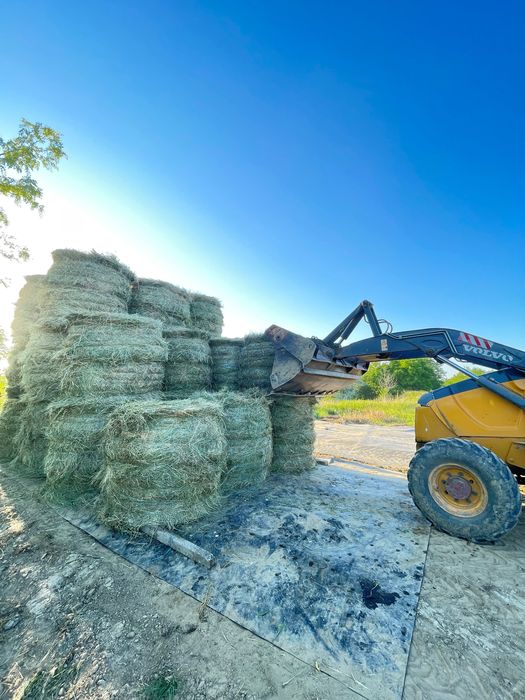 Vând baloți dreptunghiulari si rotunzi