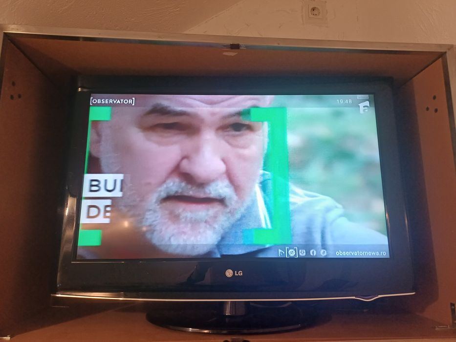 Lcd LG HD 82cm cu banda analoagă pe cablu și digitala/HD pe ieșirile H