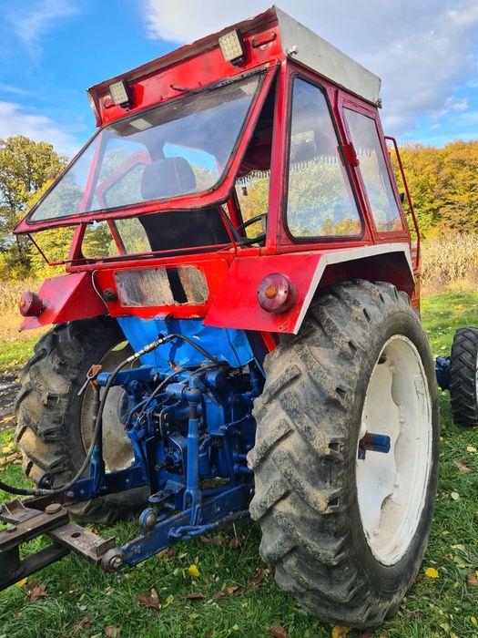 Universal 651 DT cu motor de saviem