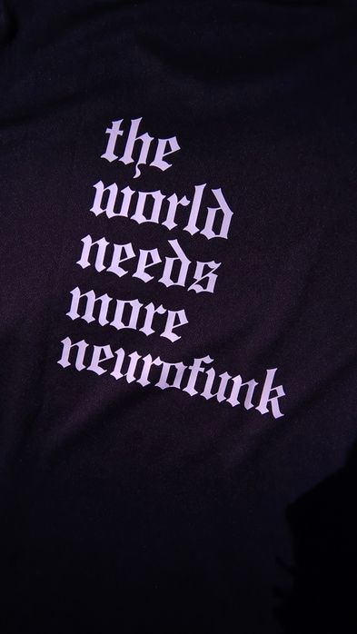 Къстъм тениска "the world needs more neurofunk"