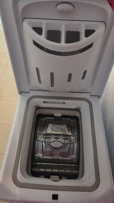 Пералня с горно зареждане Indesit