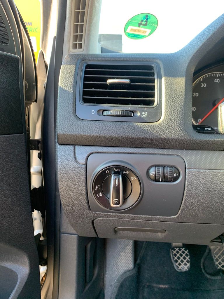Volkswagen Golf 1.6 benzina