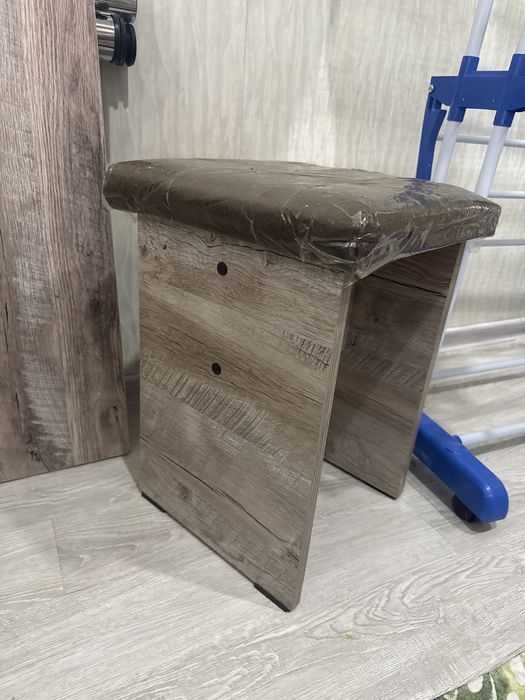 Стол со стульями для кухни