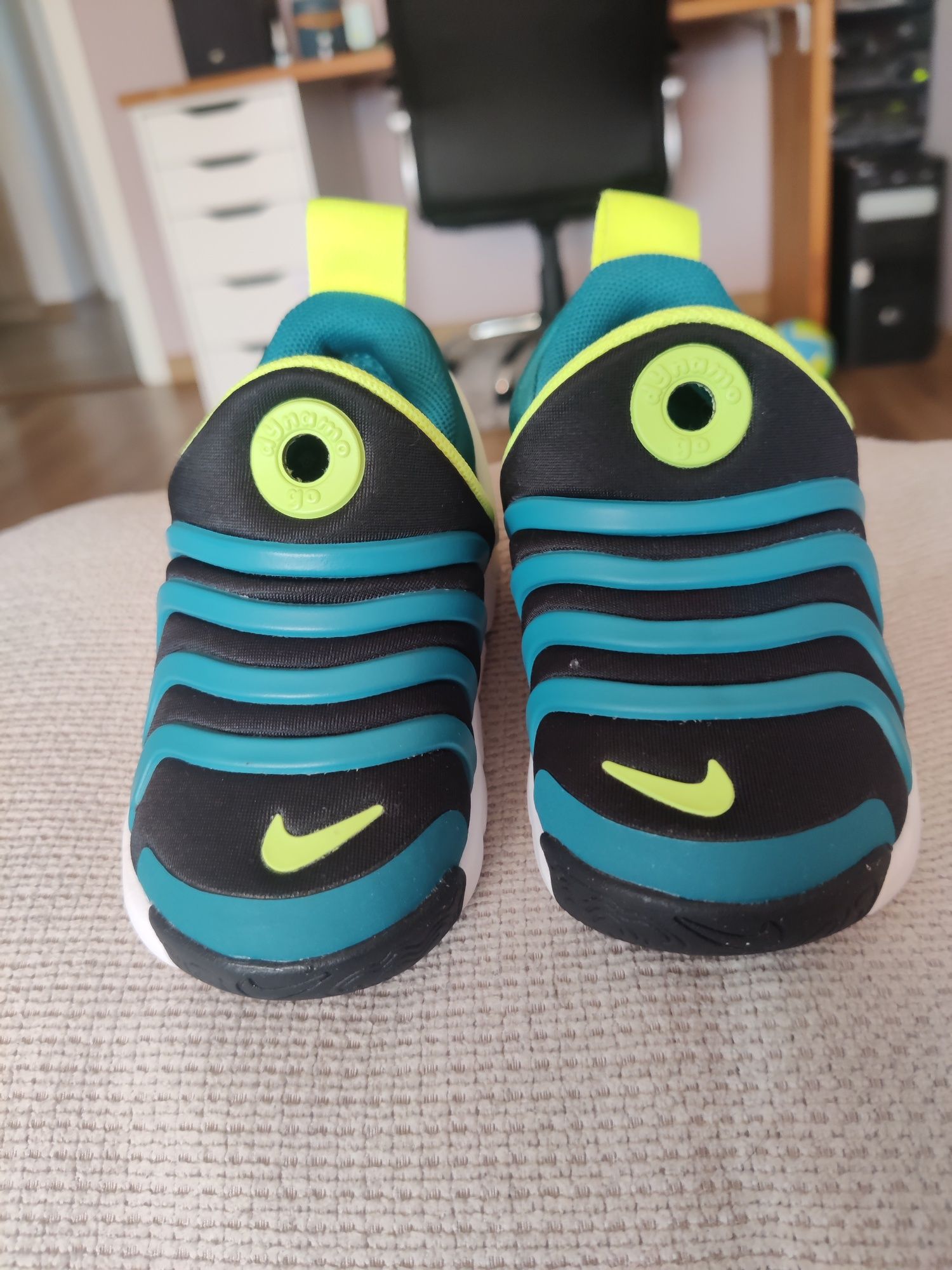 Чисто нови бебешки маратонки Nike