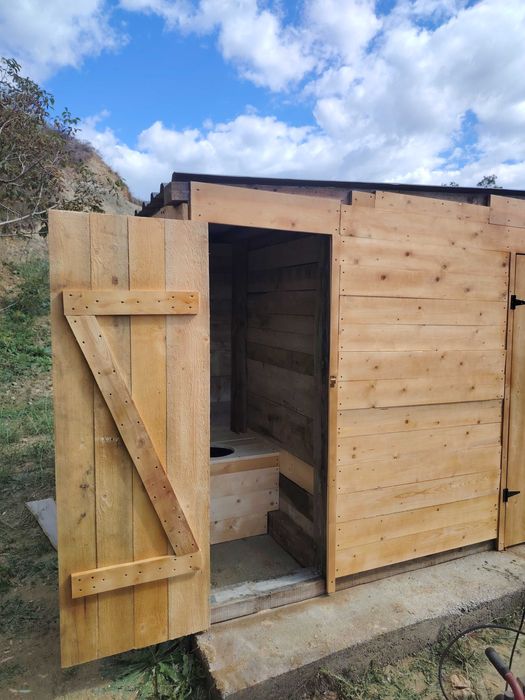Toaleta de grădină, balansoare, locuri de joacă pentru copii