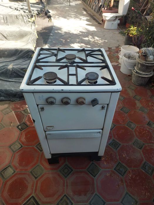 Газ плита трех комфор