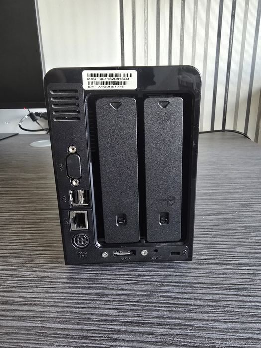 Synology DS710+ NAS мрежов сторидж за ремонт или части.
