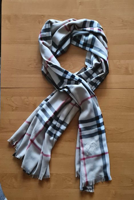 Eșarfă Burberry,noua