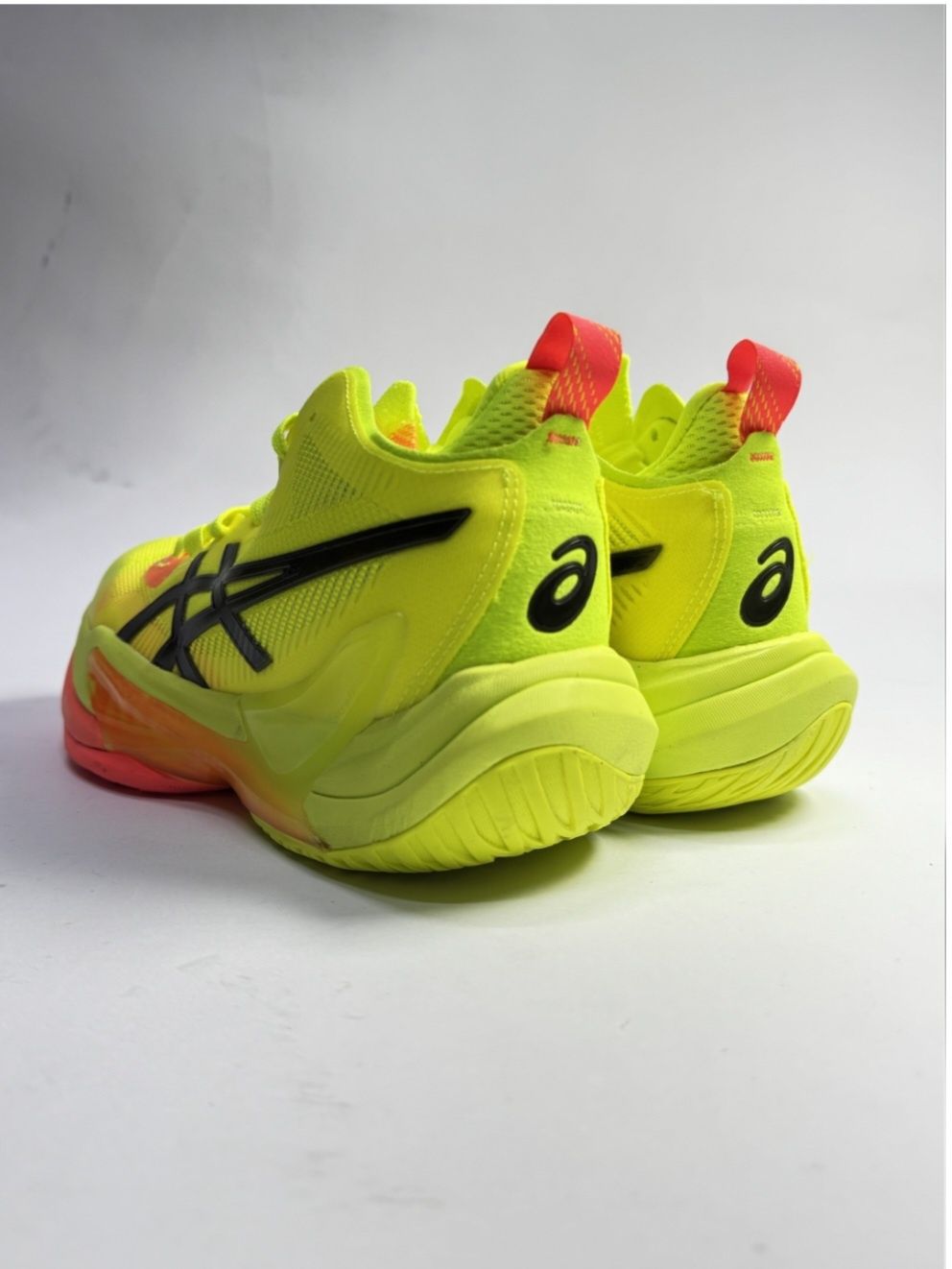 Продается кросовки для волейболла Asics paric 2