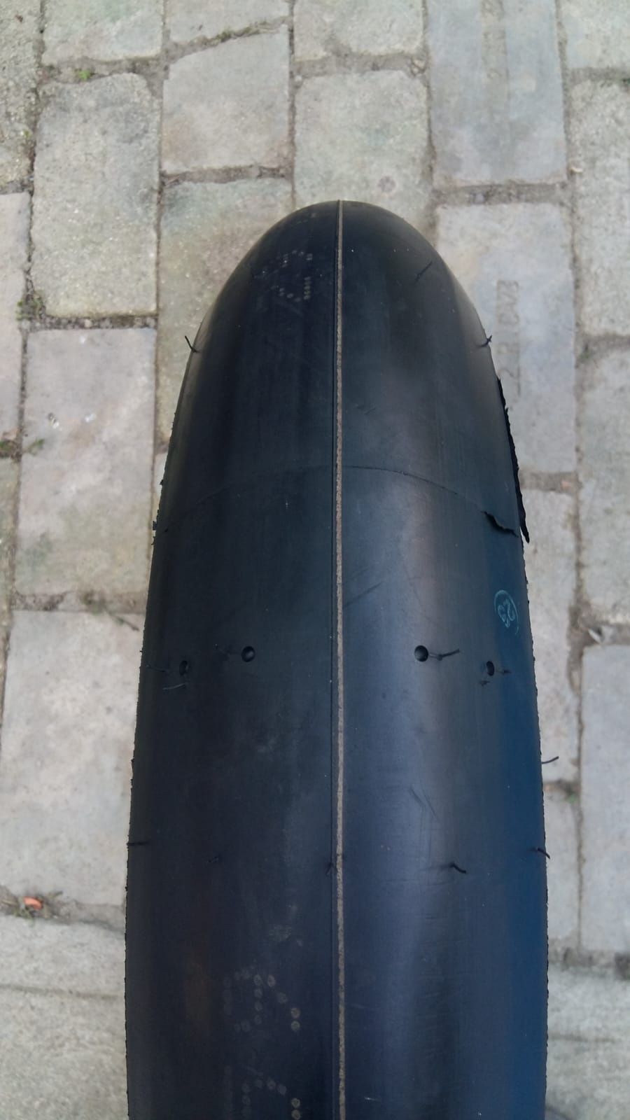 120 600 R 17 moto slik - una Bridgestone