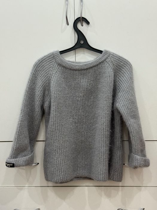 Серый свитер на зиму