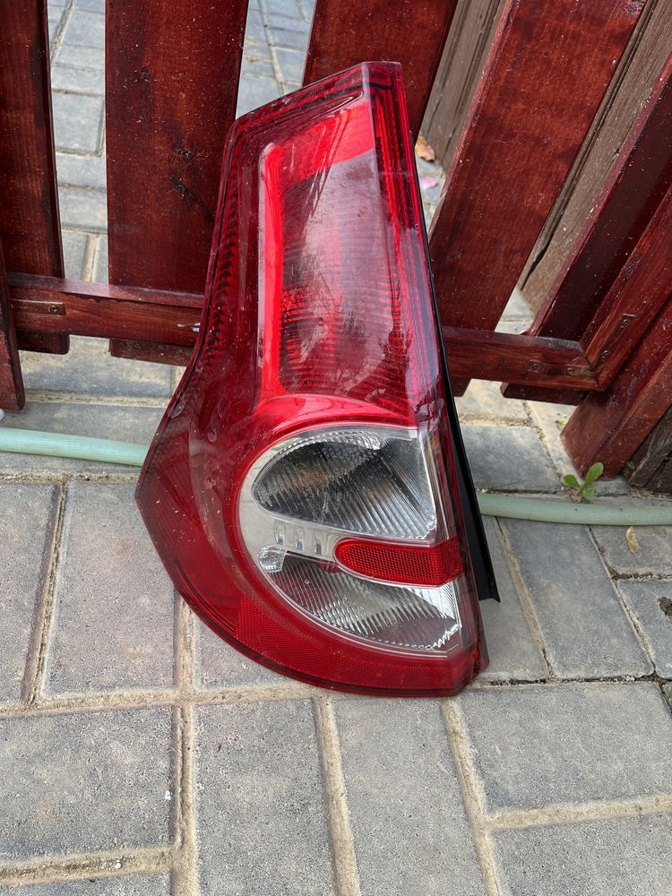 Stop (lampa) spate stanga Dacia Sandero I (2007+) 8200734825 originala