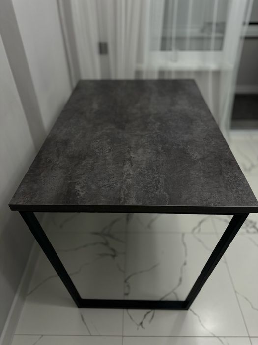 Стол, очень стильный