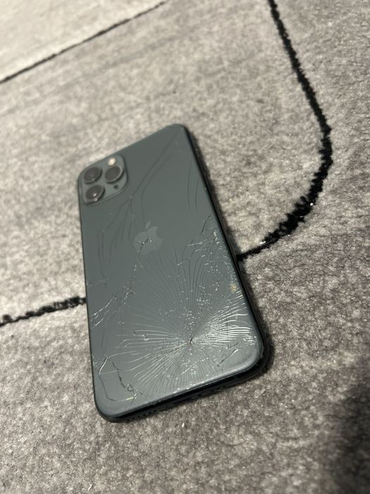 Vand iphone 11 pro piese