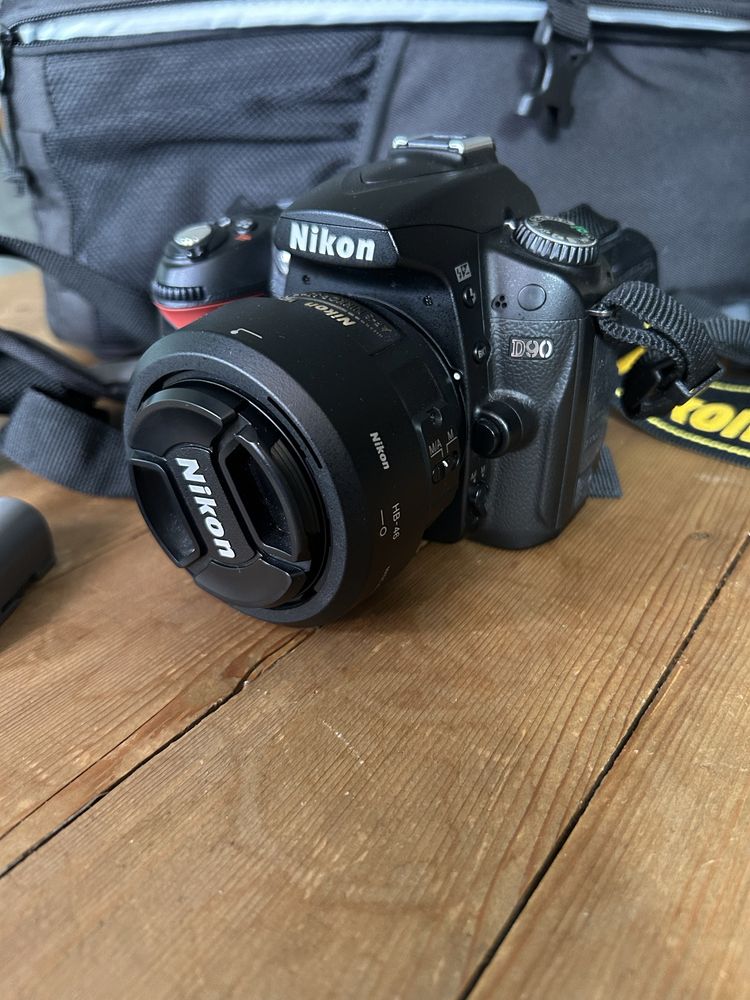 Nikon d90 комплект с два обектива и раница