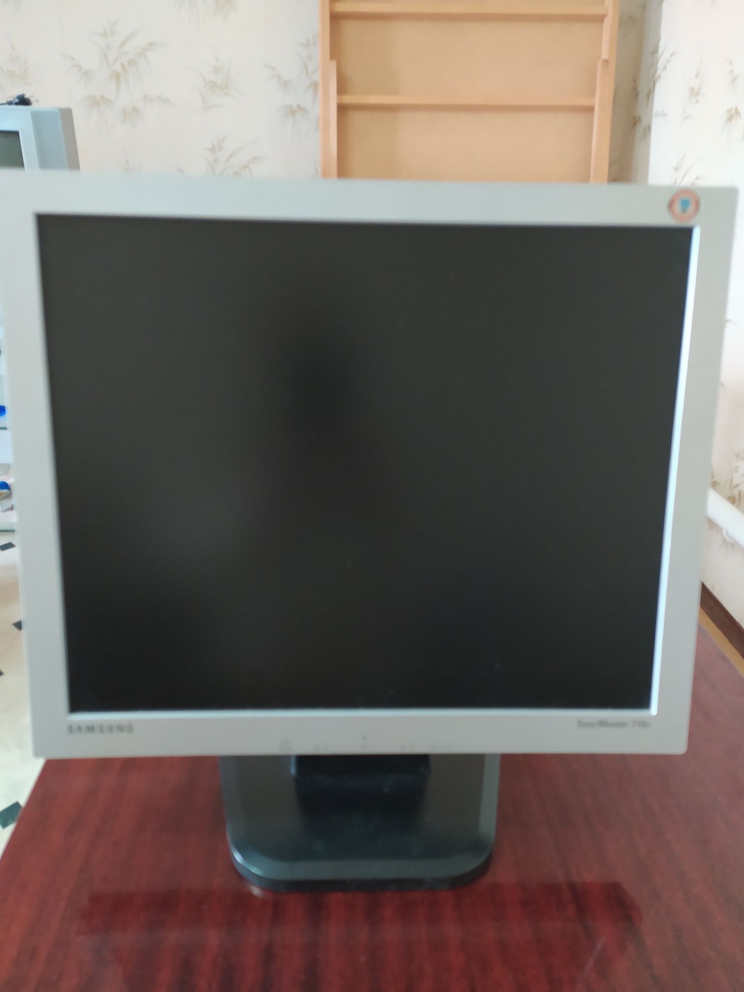 Продам TFT Монитор Samsung SyncMaster 710 V