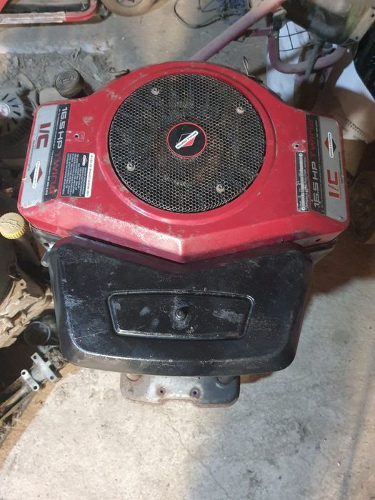 Motor briggs stratton 16.5 cai in 2 pistoane T-WIN II tractoras gazon