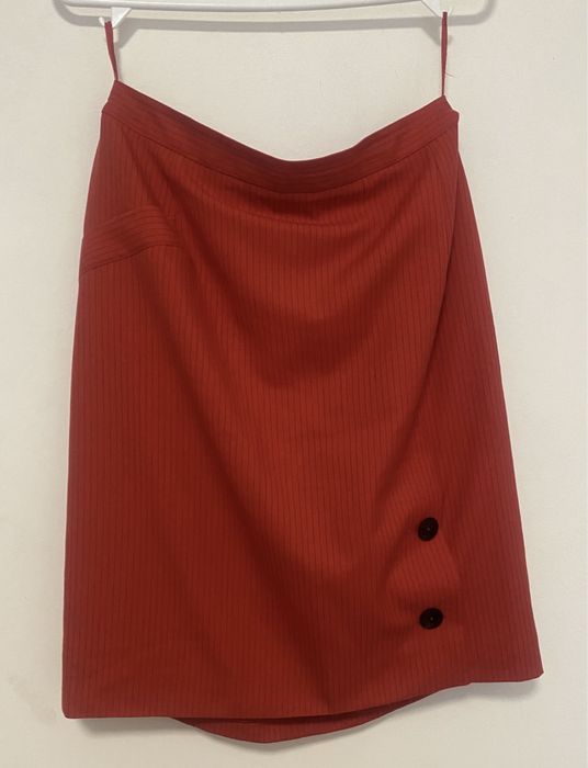 Fustă roșie tip office mărimea 42.