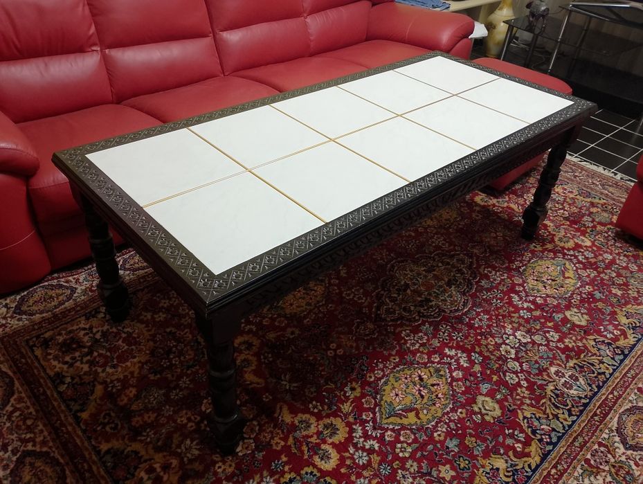 Масивна дървена холна маса