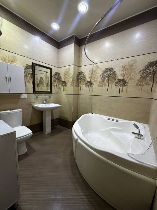 Мирзоулугбекский район Никитина 5 комнат 2500$