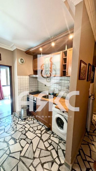 Двустаен апартамент в кв. Разсадника