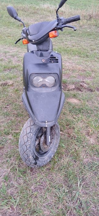 Vnd scuter yamaha boster 80cm trage bine investit unele pise noi