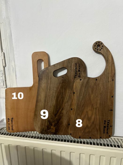 Blat de lemn unicat, din lemn masiv.