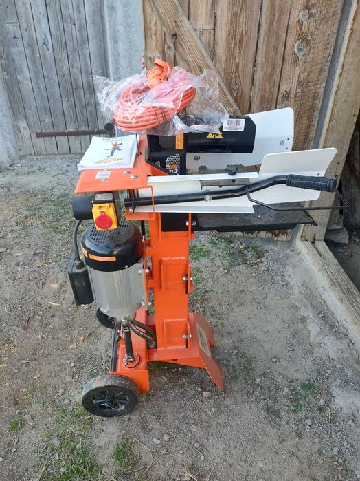 Mașină de despicat lemne