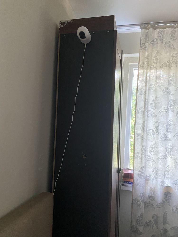 Продават се 2 испански здрави гардероба ( по договаряне)