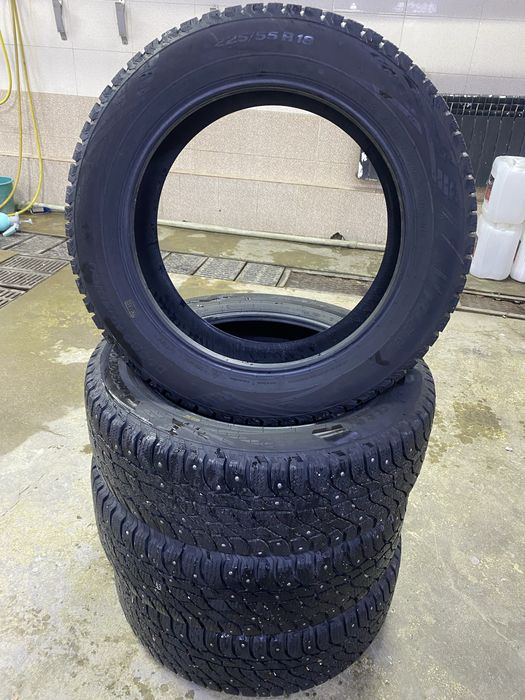 Продам зимнюю резину/шипы/шипованная/225/55/18