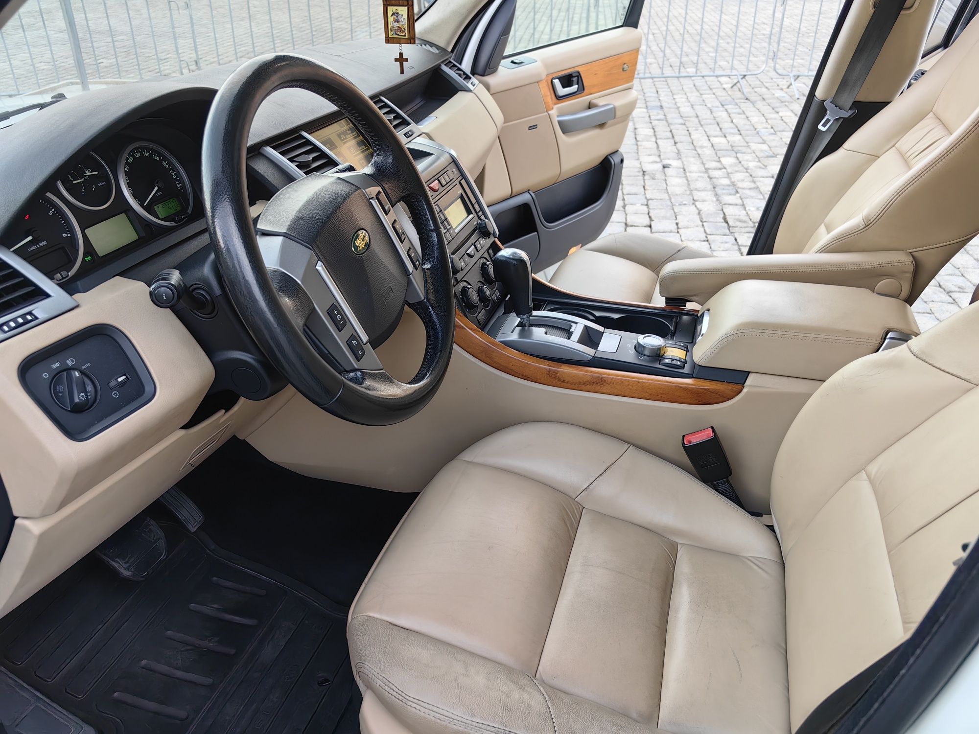 Луксозен автомобил Range Rover под наем с шофьор за сватба, бал