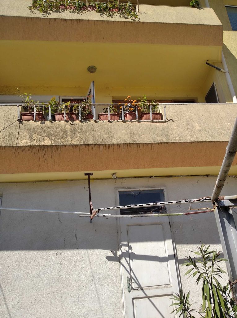 Продава се Къща в Разград, Бели Лом - 390 кв.м за 782 €/кв.м - Снимка #2
