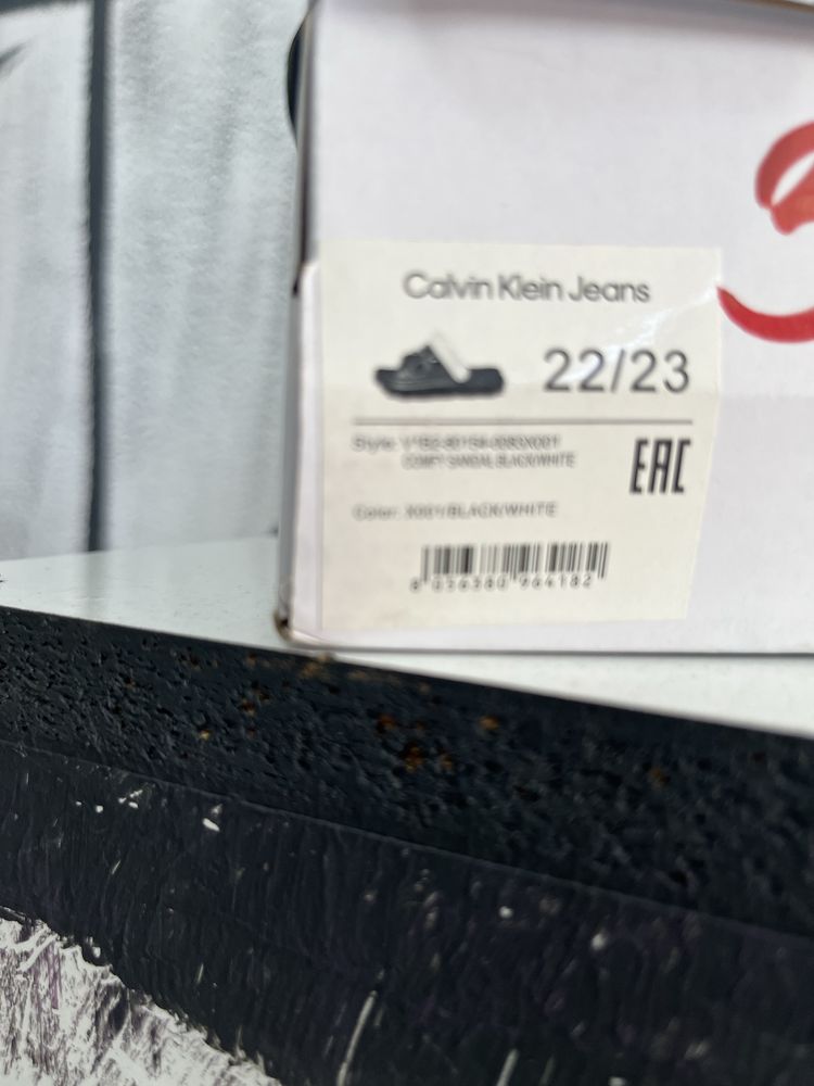 Детски Calvin Klein номер 22/23