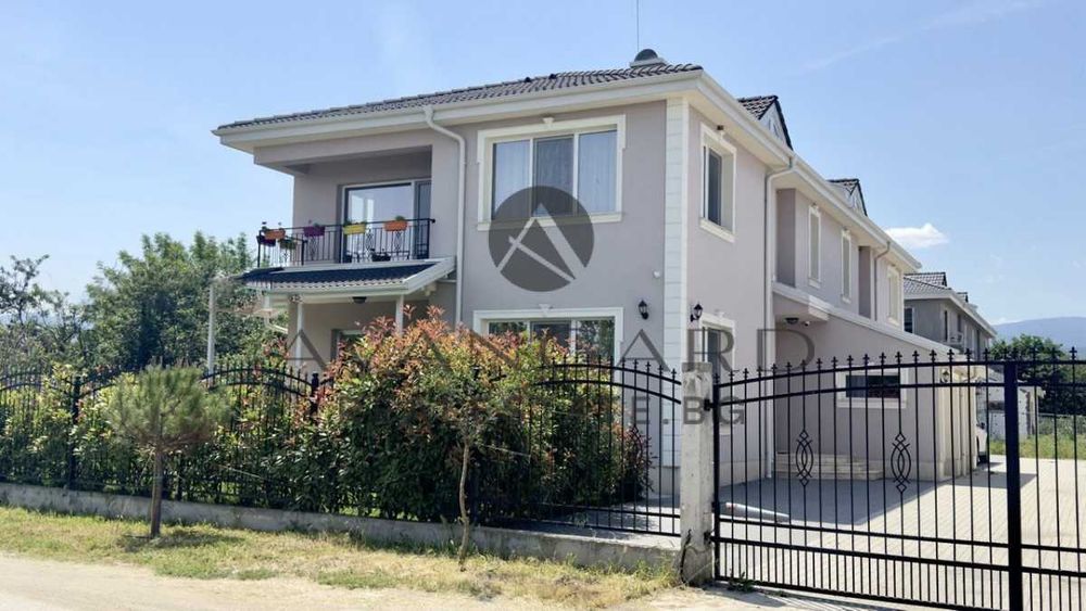 оф.24369 Двуетажна къща с АКТ 16/ Коматево