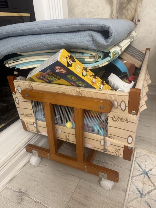 Манеж детский с роликами