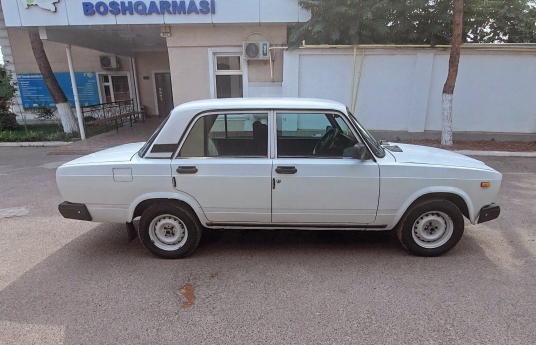 Vaz 2107 sotiladi
