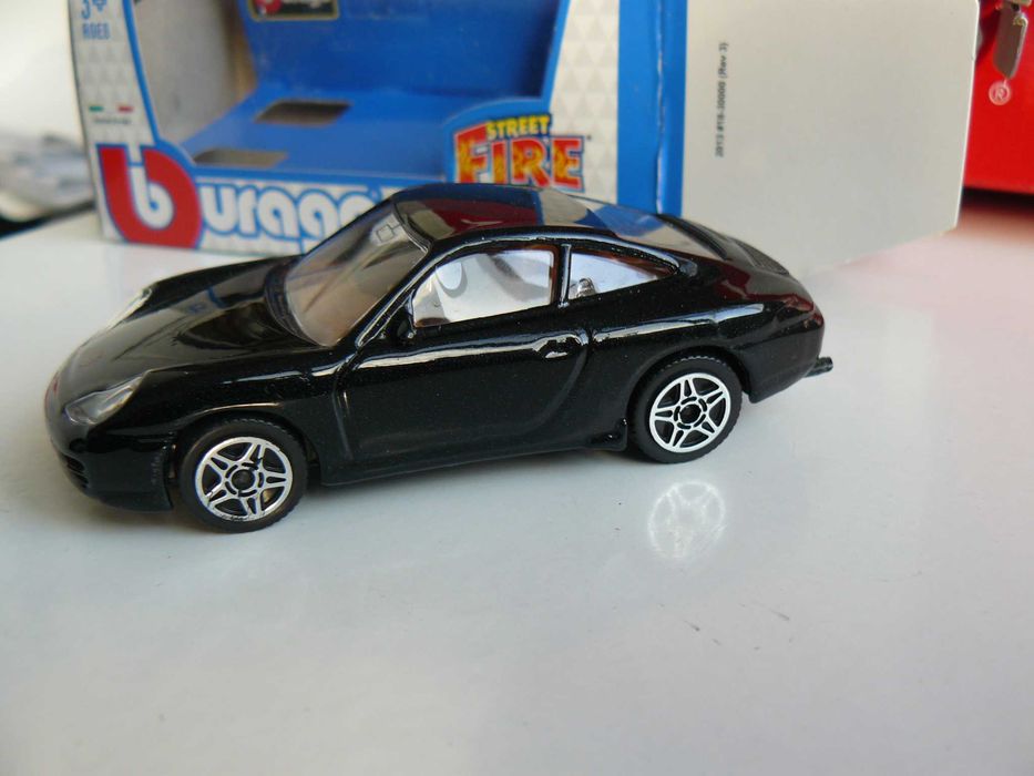 Macheta Auto PORSCHE 911 CARRERA 4,Noua,produs Bburago, scara1:43