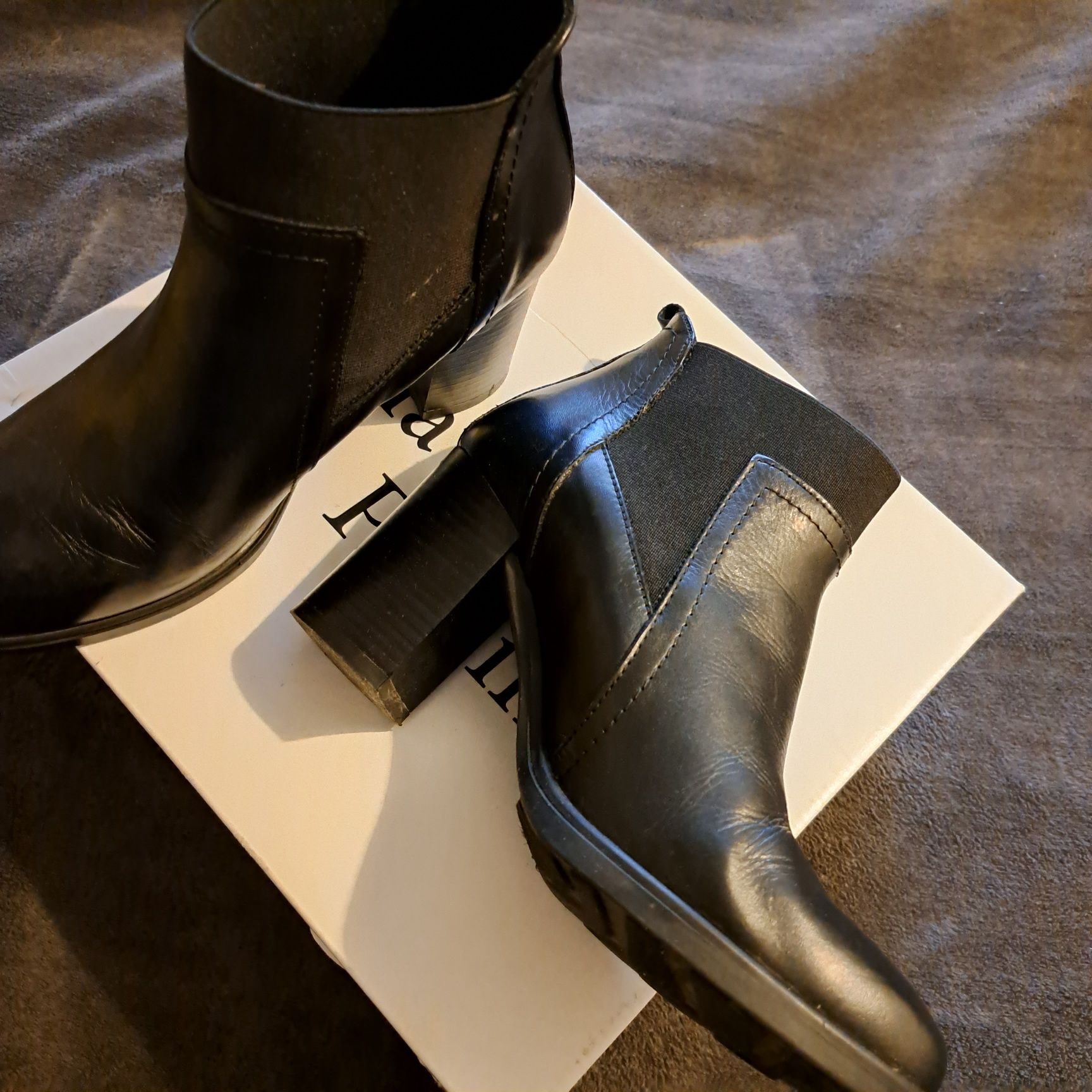 Ghete piele Flavia Passini